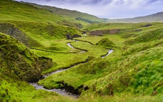 Картинка зелень, лето, трава, небо, река, горы, зеленый, ручей