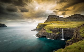 Картинка море, небо, скалы, домик, водопад, горы, Шотландия