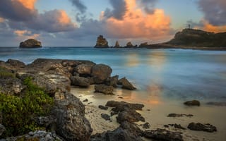 Картинка море, пляж, берег, скалы, небо, облака, камни