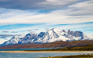 Картинка зима, снег, скалы, водоем, берег, Норвегия, горы, Лофотенские острова