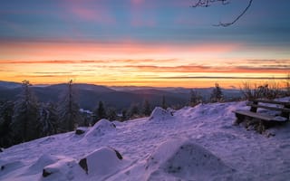 Картинка зима, закат, природа, скамья, горы