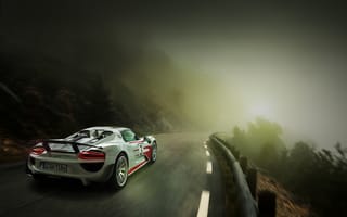 Картинка porsche 918, supercar, туман, дорога, joshua singh, spyder, в движении