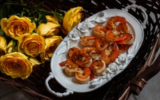 Картинка цветы, желтый, розы, креветки, еда, блюдо, поднос, букет