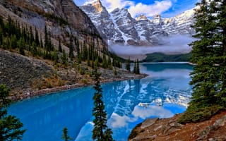 Картинка облака, пейзаж, Alberta, озеро, отражение, скалы, Альберта, горы, леса, национальный парк, Канада, Canada, камни, вершины, природа, заповедник