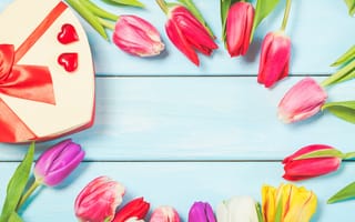Картинка цветы, colorful, wood, gift box, flowers, spring, tulips, тюльпаны