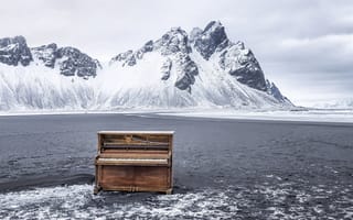 Картинка Iceland, Hofn, Abandoned Piano, Vestrahorn