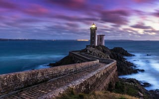 Картинка дорога, море, вечер, маяк, Бретань, берег, пейзаж, свет, Франция, камни, Phare du Petit Minou
