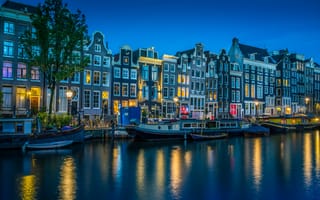 Картинка город, дома, лодки, фонари, освещение, вечер, канал, Амстердам