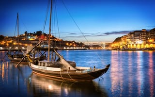 Картинка город, река, лодки, гавань, вечер, Порту, освещение, Португалия