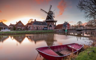 Картинка пейзаж, река, город, мельница, мост, лодка, дома, Нидерланды, Голландия, Гронинген
