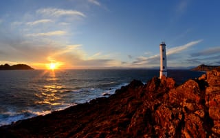 Картинка море, солнце, пейзаж, скалы, маяк, закат, Испания, природа