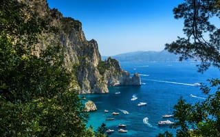 Картинка море, деревья, горы, Италия, Капри, яхта