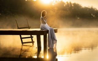 Картинка девушка, мост, туман, озеро