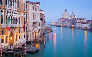 Картинка город, собор, канал, огни, Италия, вода, вечер, Венеция, небо