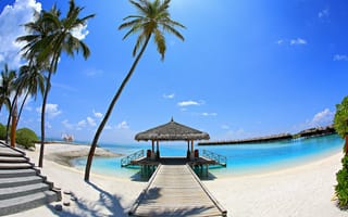 Картинка голубое небо, белый песок, острова, пляж, пальмы