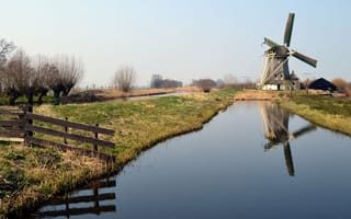 Картинка Красивый пейзаж с мельницей и каналом, Нидерланды