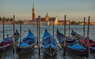Картинка город, дома, вода, Венеция, Италия, гондолы, лодки, канал