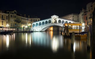 Картинка Италия, вода, мост, огни, Венеция, ночь, город, канал, дома