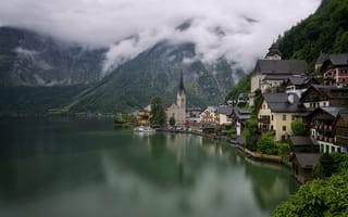 Картинка Австрия, город, вода, дома, Hallstatt, здания, Austria, река, горы, Гальштат, облака