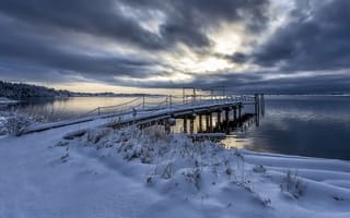 Картинка зима, озеро, тучи, мост, небо, снег