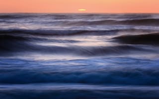 Картинка океан, солнце, вода, вечер, закат, оранжевое, синева, горизонт, небо, прибой