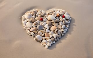 Картинка пляж, ракушки, форма сердца, песчаная текстура, натуральные материалы, романтика, нейтральные цвета, теплые тона, любовь, спокойствие, договоренность, ИИ искусство