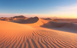 Картинка пустыня, закат, песчаные дюны, золотой час, спокойствие, пейзаж, рябь на песке, горы вдалеке, теплые цвета, природные пейзажи, ИИ искусство
