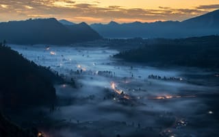 Картинка долина, Индонезия, горы, туман, огни