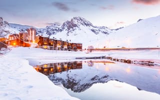 Картинка озеро, Альпы, отель, Франция, снег, зима, курорт, горы