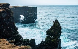 Картинка океан, скалы, природа, пейзаж, Исландия, берег, волны, морской, камни, пустыня