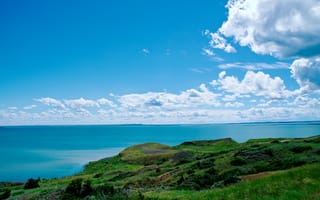 Картинка природа, пейзаж, небо, озеро, трава, облака, зелень