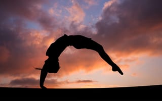 Картинка силуэт, акробатика, закат, спорт, движение, фигура, небо