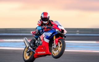 Картинка мотоцикл, гонка, спорт, Honda, пилот, адреналин, техника