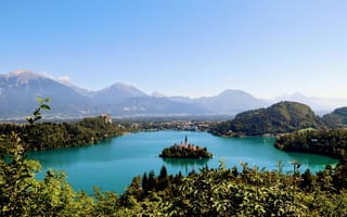 Картинка озеро, горы, природа, пейзаж, остров, солнце, небо, отдых, туризм, синий