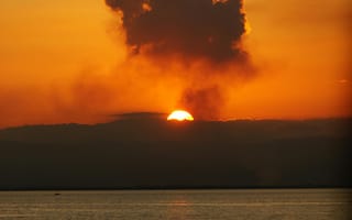 Картинка закат, море, облака, природа, пейзаж, солнце, горы