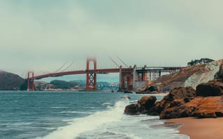 Картинка мост, океан, пейзаж, песок, скалы, туман, природа