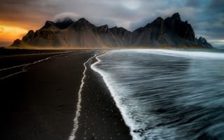 Картинка пейзаж, гора, море, пляж, закат, природа, черный песок