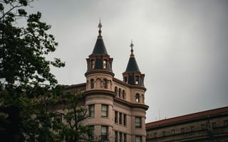 Картинка здание, архитектура, город, небо, деревья, историческое, пейзаж