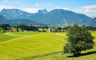 Картинка пейзаж, горы, природа, зелень, церковь, деревня, лето, синий