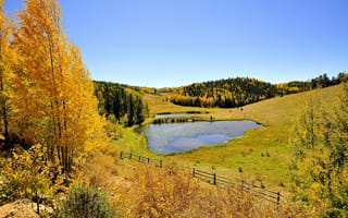 Картинка природа, осень, пейзаж, озеро, деревья, горы, синий небосвод