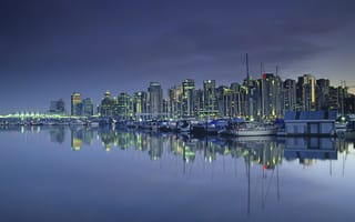 Картинка город, ночь, небо, здания, отражение, порт, свет, море, лодки, архитектура