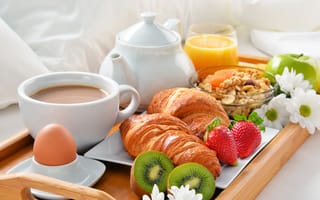 Картинка завтрак, еда, кофе, круассан, фрукты, чайник, яйцо, ягоды, мюсли, доска