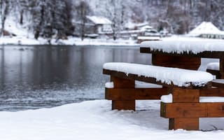 Картинка зима, снег, озеро, пейзаж, деревянный стол, природа, спокойствие