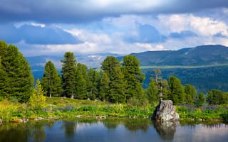 Картинка природа, пейзаж, озеро, деревья, горы, небо, цветы, отражение, лето, спокойствие