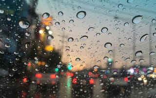 Картинка дождь, окно, капли, город, вечер, размытость, свет