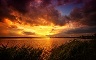 Картинка закат, природа, река, облака, пейзаж, вода, трава