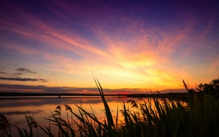 Картинка закат, природа, река, небо, пейзаж, трава, отражение