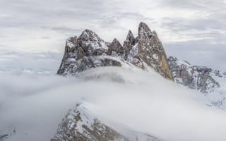 Картинка горы, пейзаж, снег, облака, природа, высота, зима, скалы, туман, красота