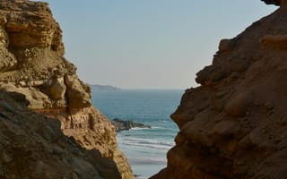 Картинка море, пейзаж, скалы, пляж, природа, отдых, солнце