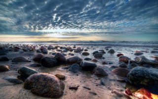 Картинка море, камни, пейзаж, небо, облака, пляж, природа